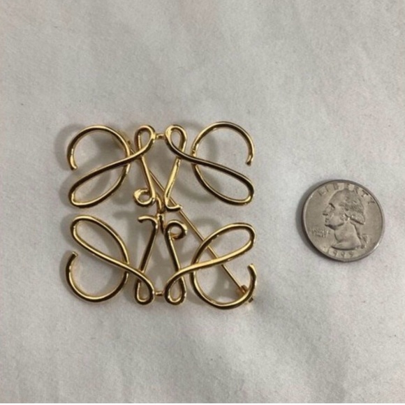 Loewe Anagram Gold Brooch w/ Box (excellent) - Picture 4 of 6
